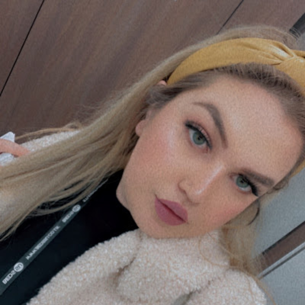 Meet your Posher, Laura